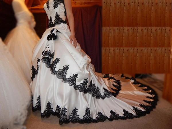 Embroidery White Dress - Vintage-Hochzeitskleid im Gothic-Stil, schwarz-weiße Brautkleider mit