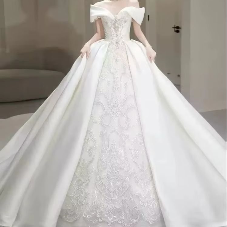 Embroidery Wedding - Schicke Hochzeitskleider mit Off-Shoulder-Ausschnitt, Faltenkragen, Schwer
