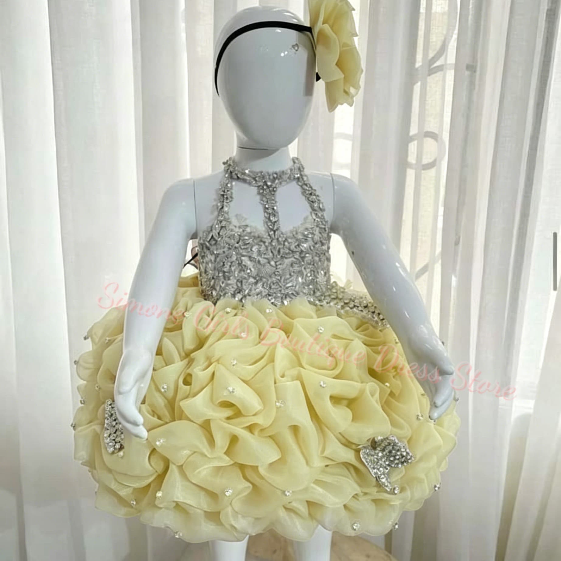 Gelbes Blumenmädchenkleid mit  – Embroidery Yellow Dress Bewertung und Preis