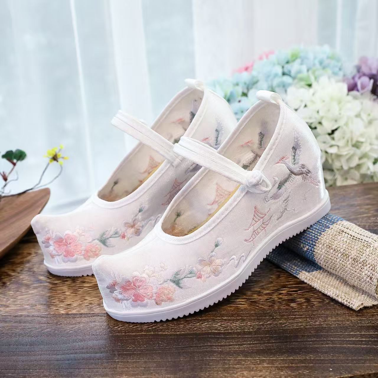 Erhöhte interne bestickte Schu – Embroidery Wedding Bewertung und Preis