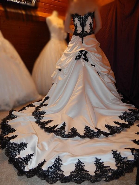 Vintage-Hochzeitskleid im Goth – Embroidery White Dress Bewertung und Preis