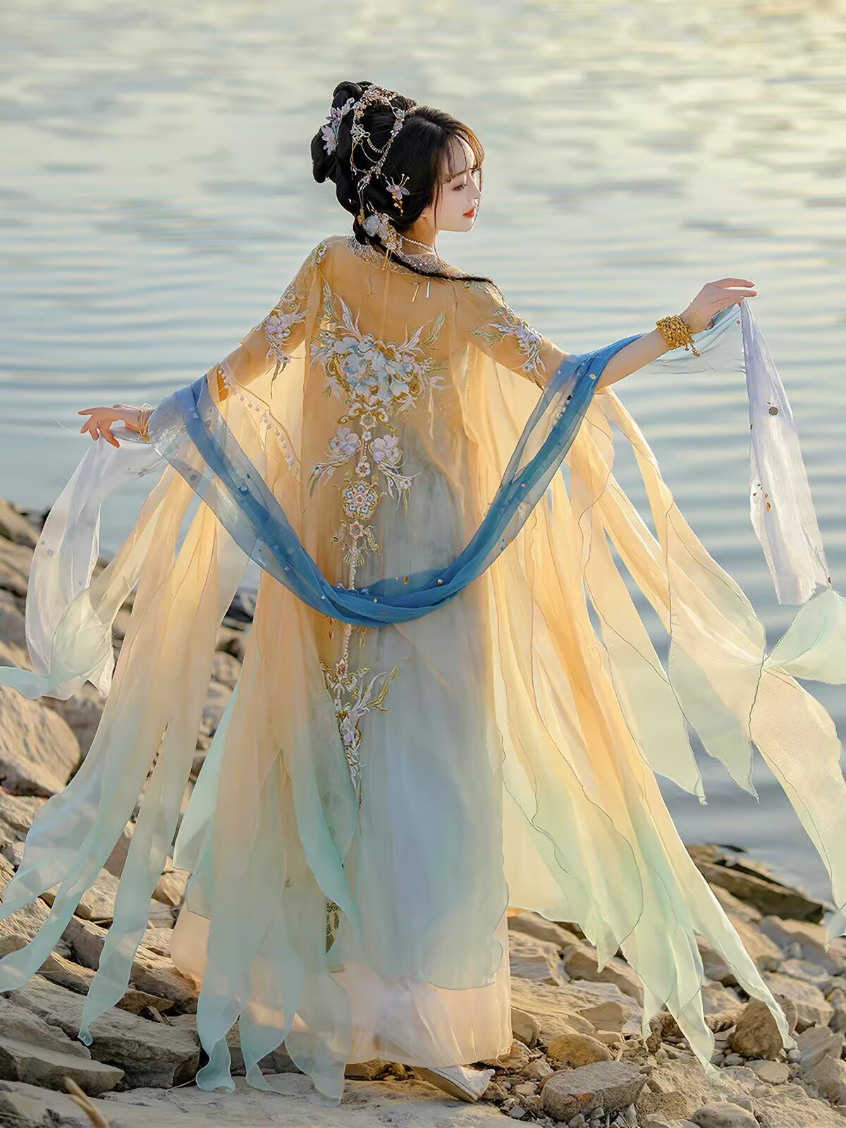 Chinesisches Hanfu-Kleid für F – Embroidery Yellow Dress Bewertung und Preis