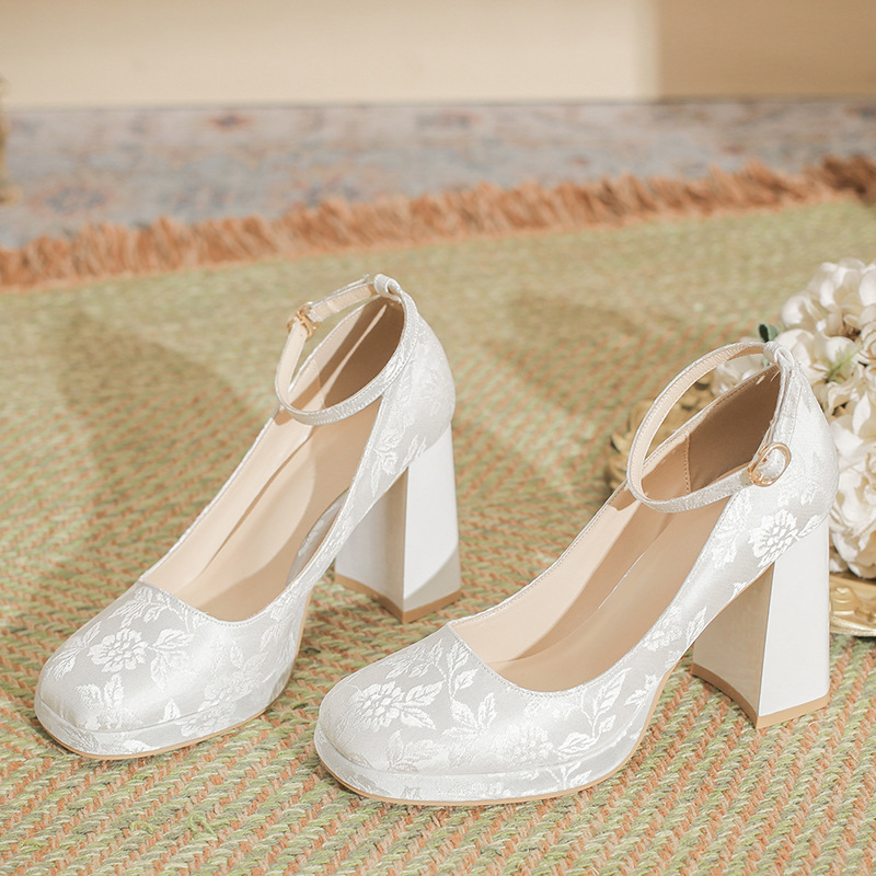 Weiße Damen-Pumps mit Stickere – Embroidery Wedding Bewertung und Preis